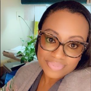 Meet your Posher, Flora